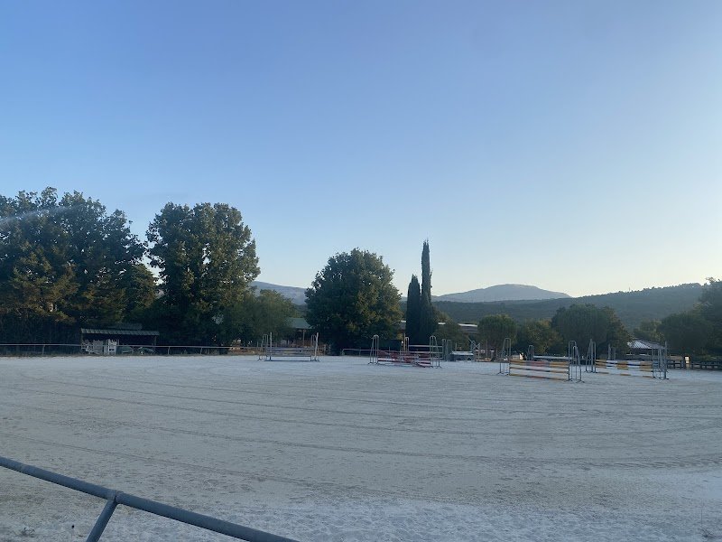 Ecurie de Saint Cézaire (ex centre équestre de la Stèle) - photo 2