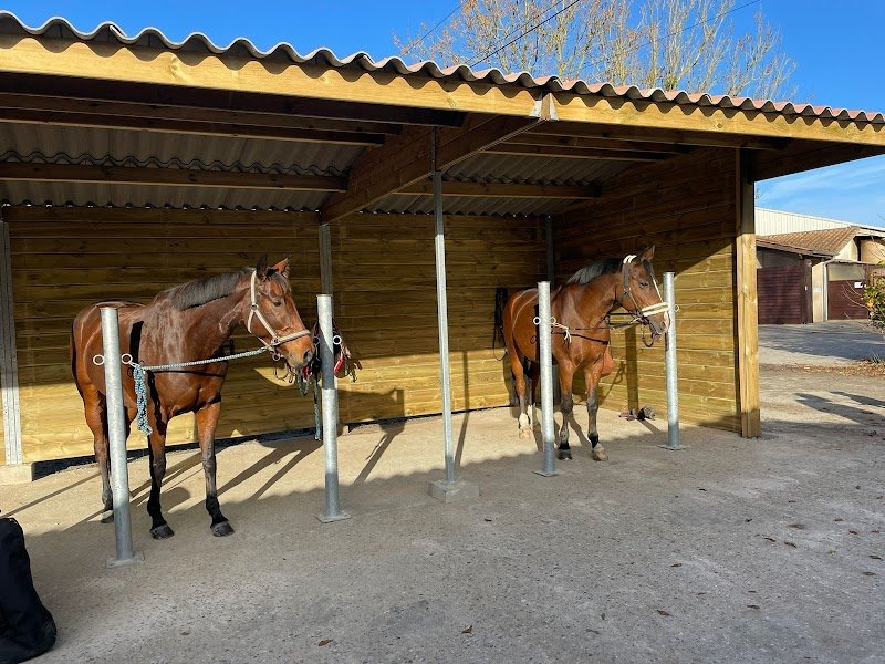 Les Écuries de la Demi-Lune