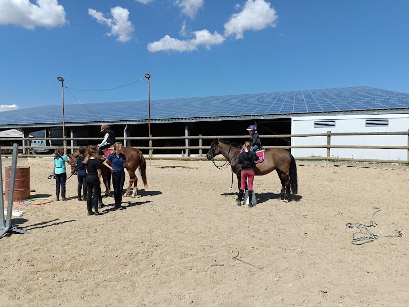 Ecurie Les Fées - photo 1