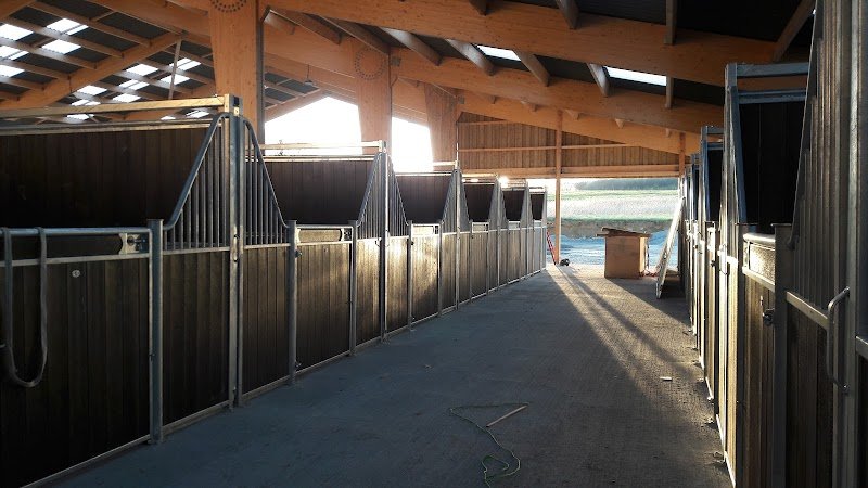 Ecurie Mikael Pougeon - photo 2