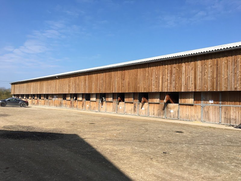 Les Ecuries D'Ouzenain - photo 1