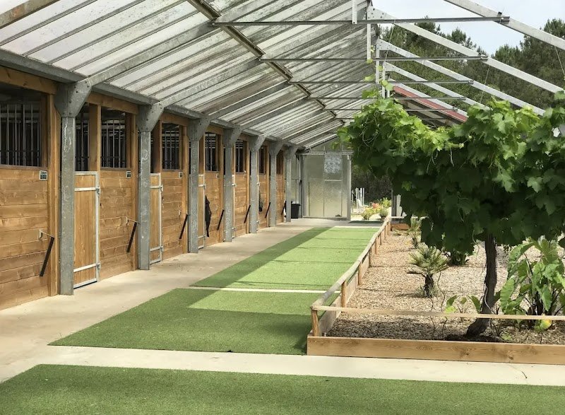 Les Écuries de Mées