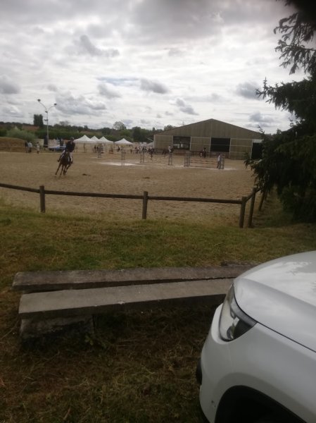 CENTRE HIPPIQUE DE RAHON - ÉCURIE LAIBE - photo 2