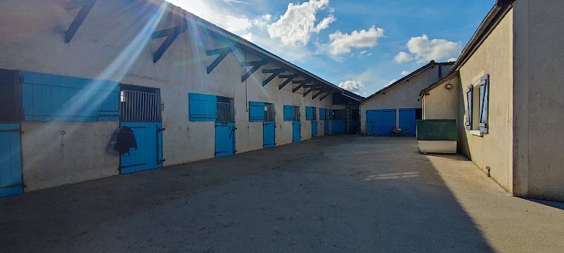 Ecurie Du Loup - photo 1