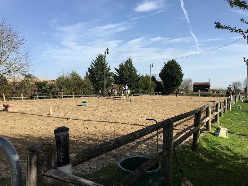 Centre équestre / Poney club L’Étrier Chiroquois - photo 3