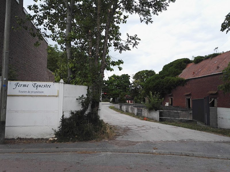 Ferme Equestre - photo 1