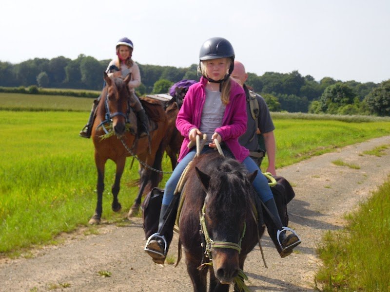 ferme équestre CREP NAOURS centre de randonnée équestre et pédestre picard