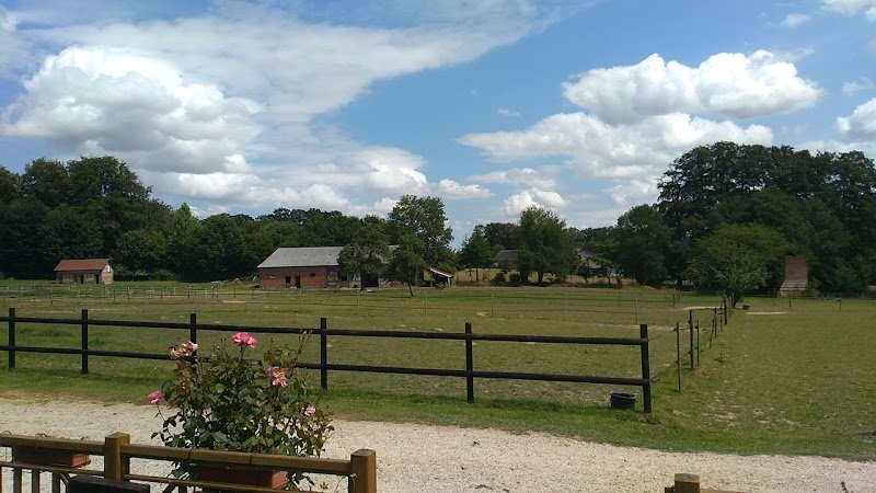 Les Ecuries Marussia - photo 1