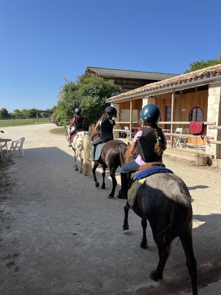 Club d'équitation Les Petites Ecuries de Genac - photo 2