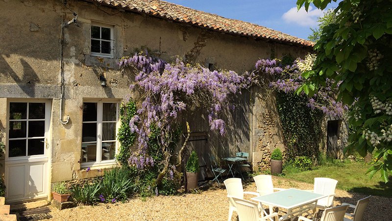 Au Logis des Charmilles : Location de vacances dans gîte de charme authentique au calme à la campagne , Relais étape de tourisme équestre avec pension pour chevaux Poitou-Charentes (Deux-Sèvres) en No - photo 1